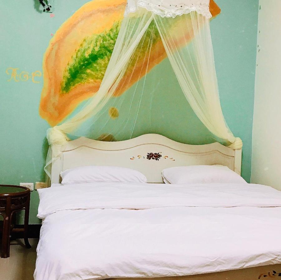花園夜市易民宿 Tainan Buitenkant foto